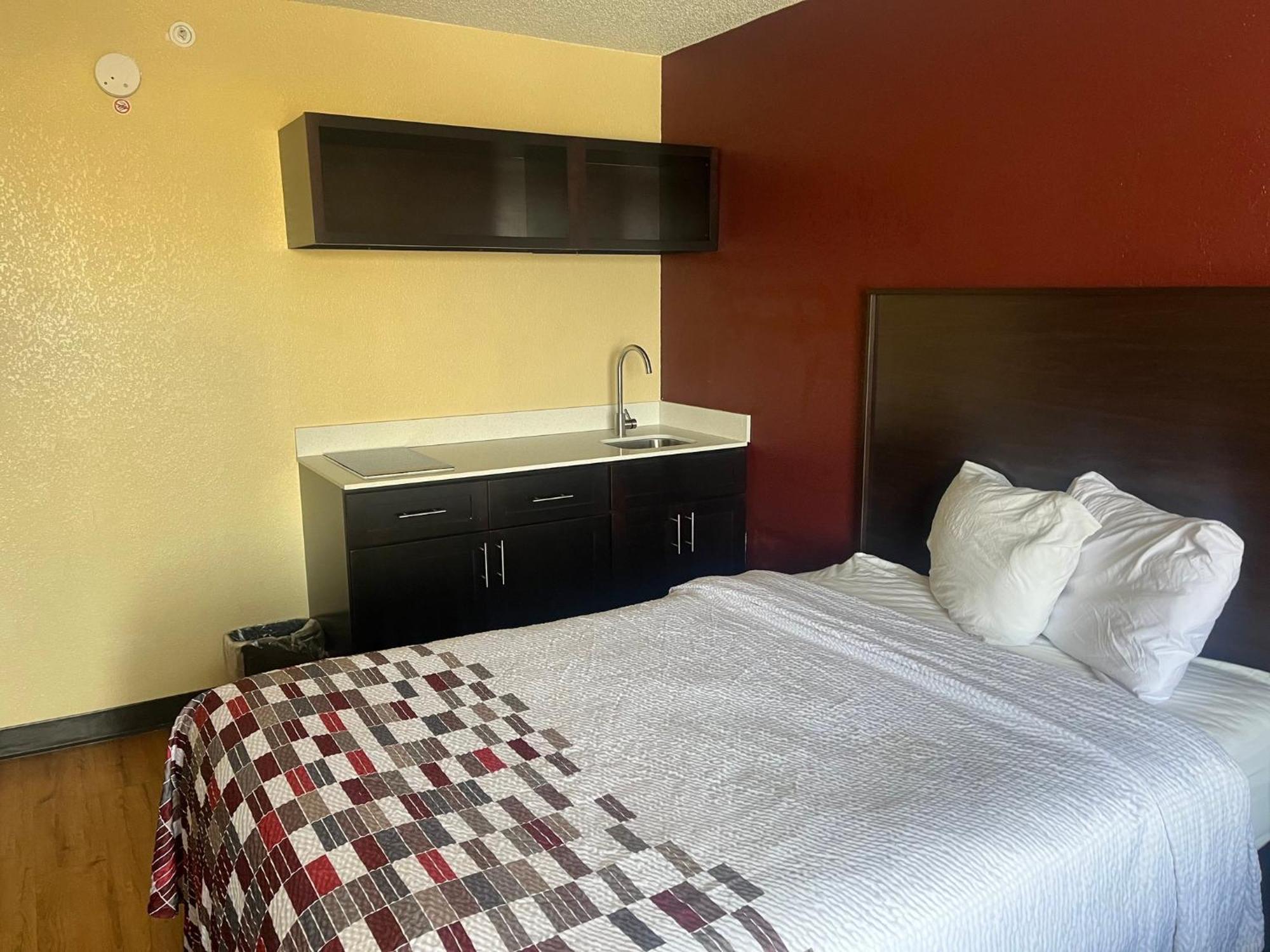 Red Roof Inn & Suites Indianapolis Airport Exteriör bild